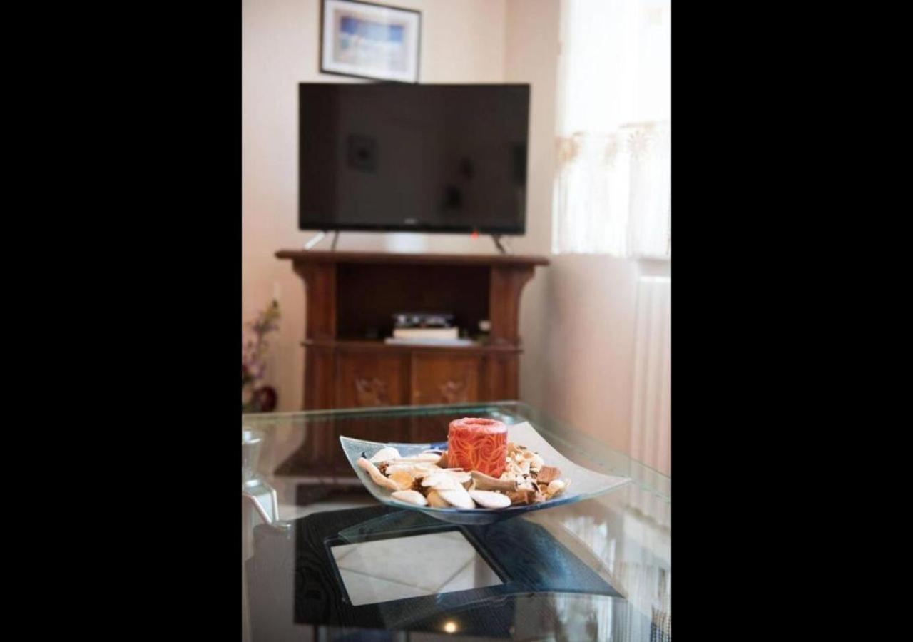 Altido Apt For 8 With Huge Terrace In Old Town Of Виареджо Экстерьер фото