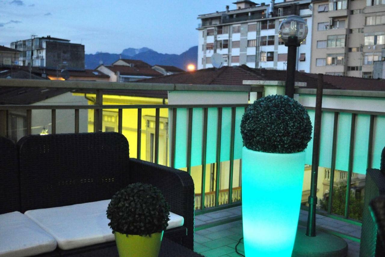 Altido Apt For 8 With Huge Terrace In Old Town Of Виареджо Экстерьер фото