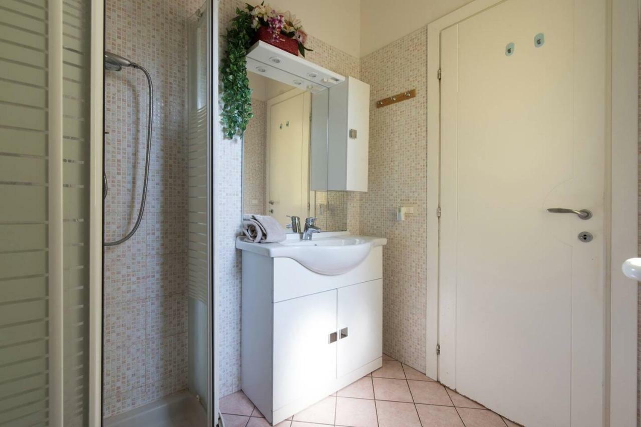 Altido Apt For 8 With Huge Terrace In Old Town Of Виареджо Экстерьер фото