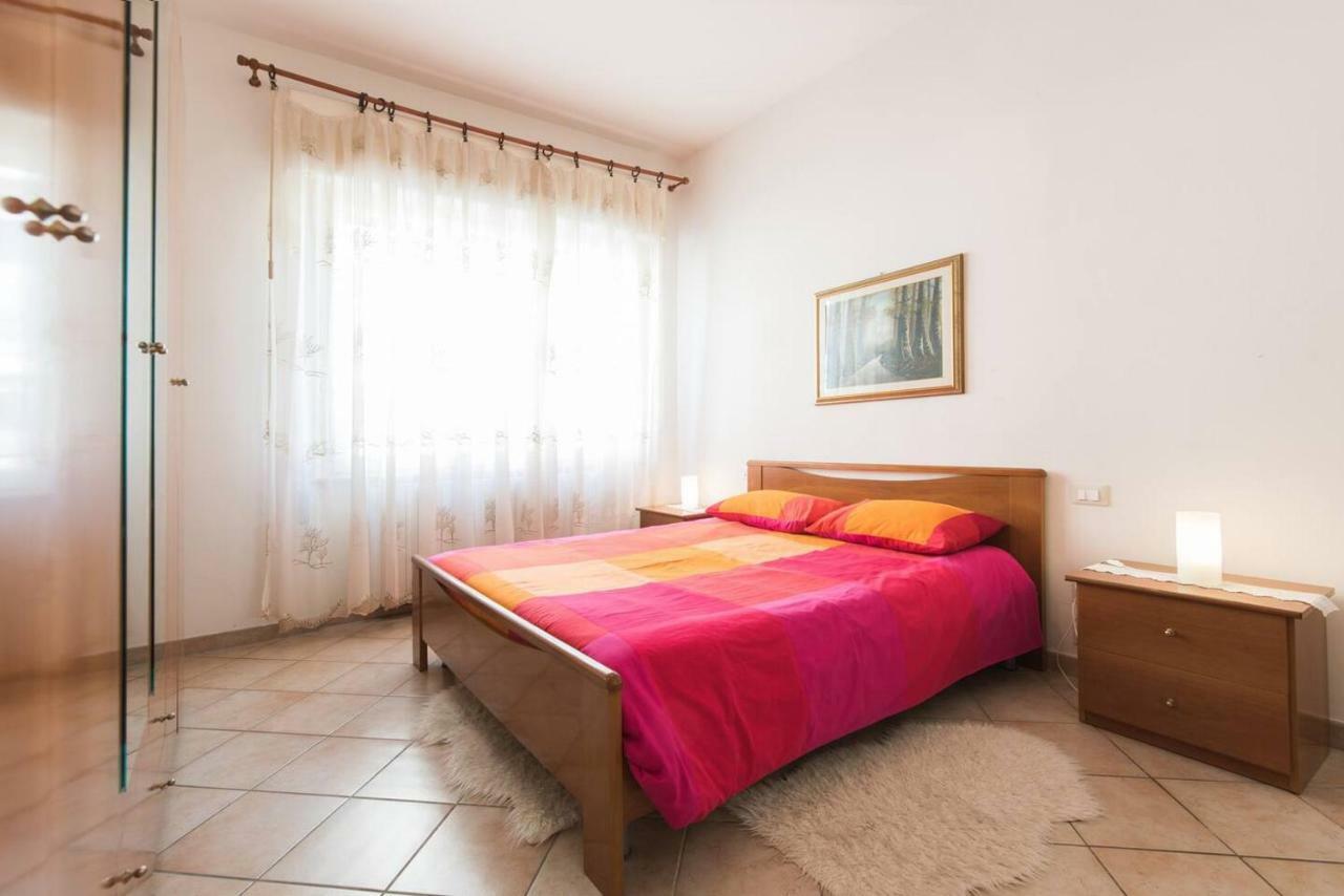 Altido Apt For 8 With Huge Terrace In Old Town Of Виареджо Экстерьер фото