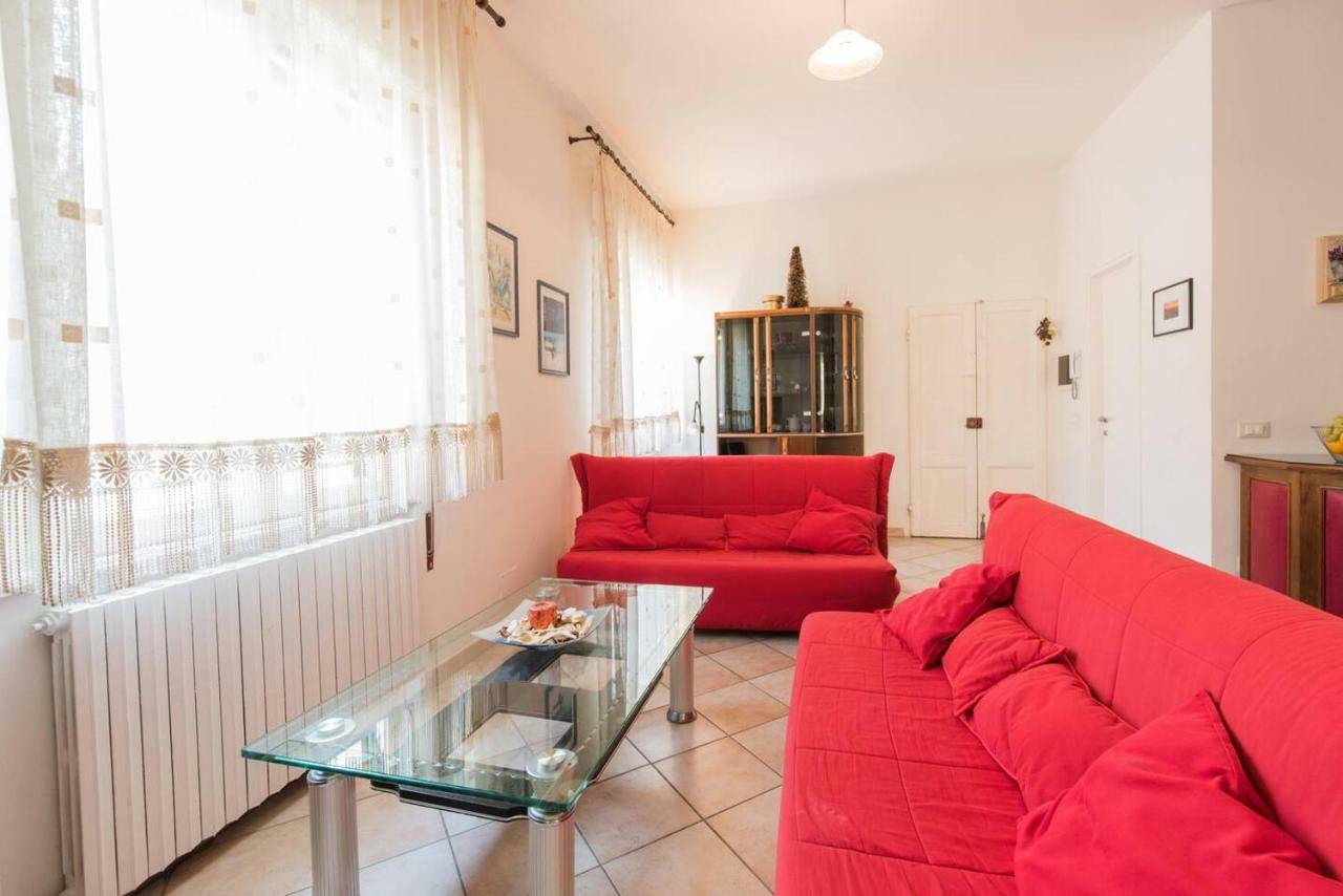 Altido Apt For 8 With Huge Terrace In Old Town Of Виареджо Экстерьер фото