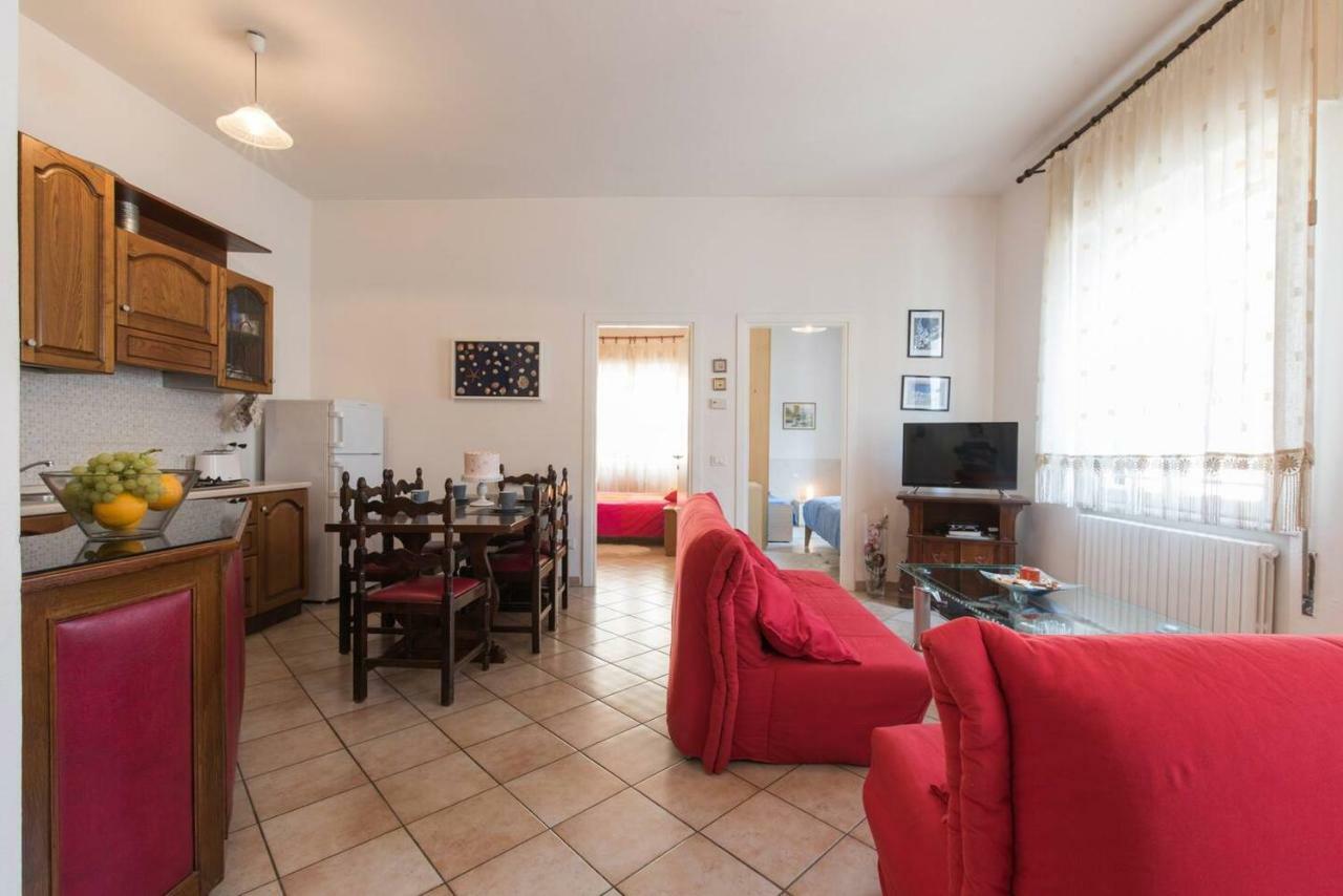 Altido Apt For 8 With Huge Terrace In Old Town Of Виареджо Экстерьер фото